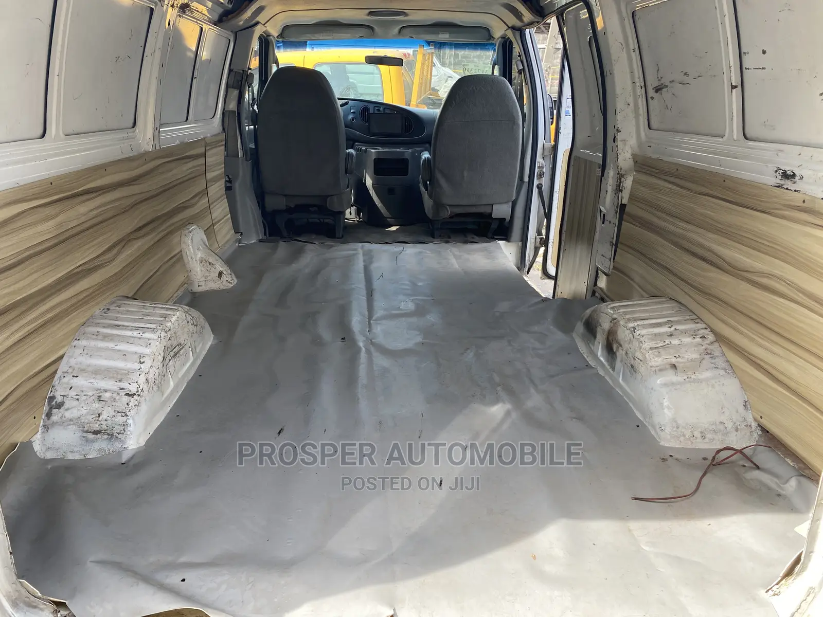 Ford E250 2005 White