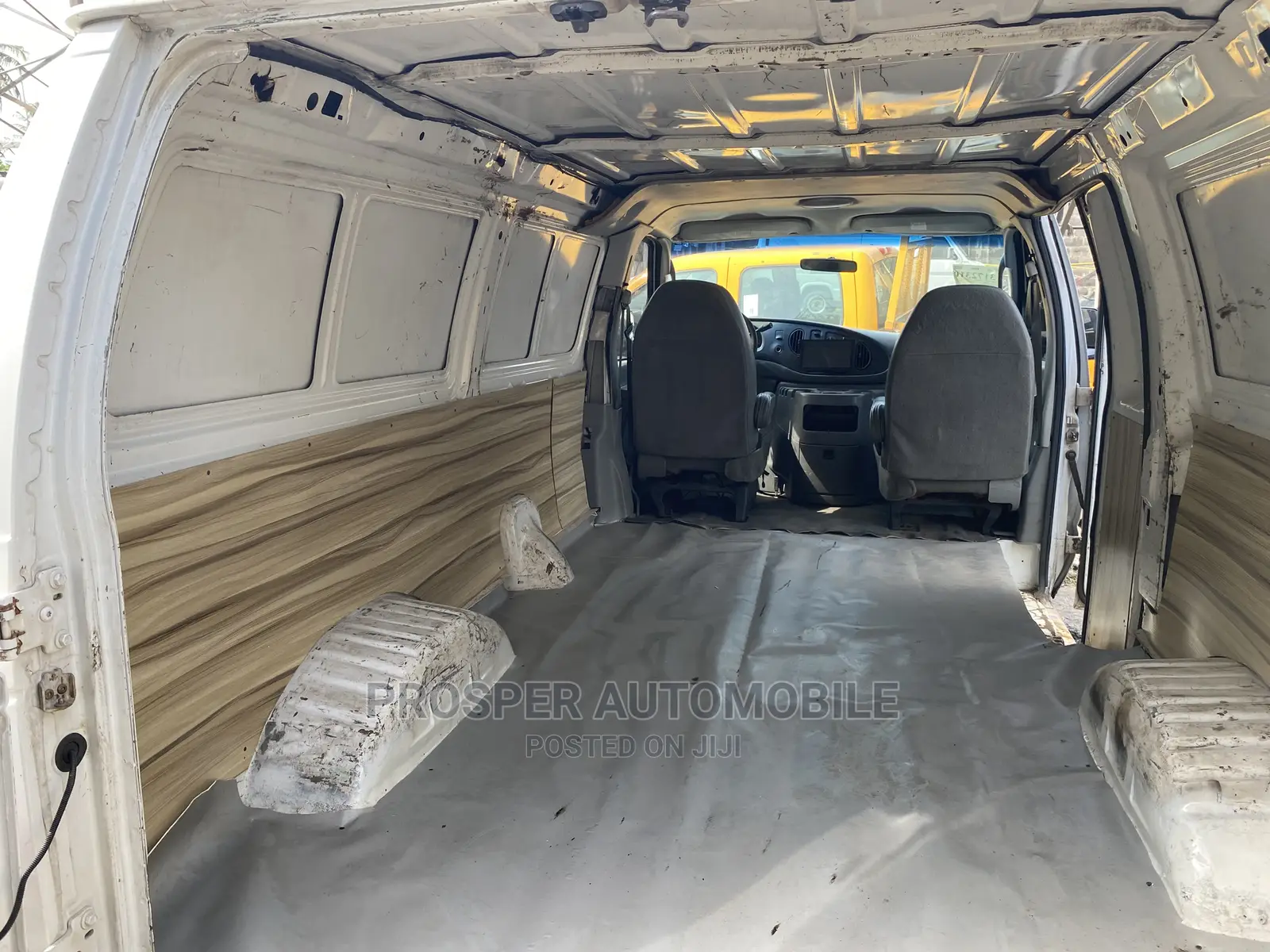 Ford E250 2005 White