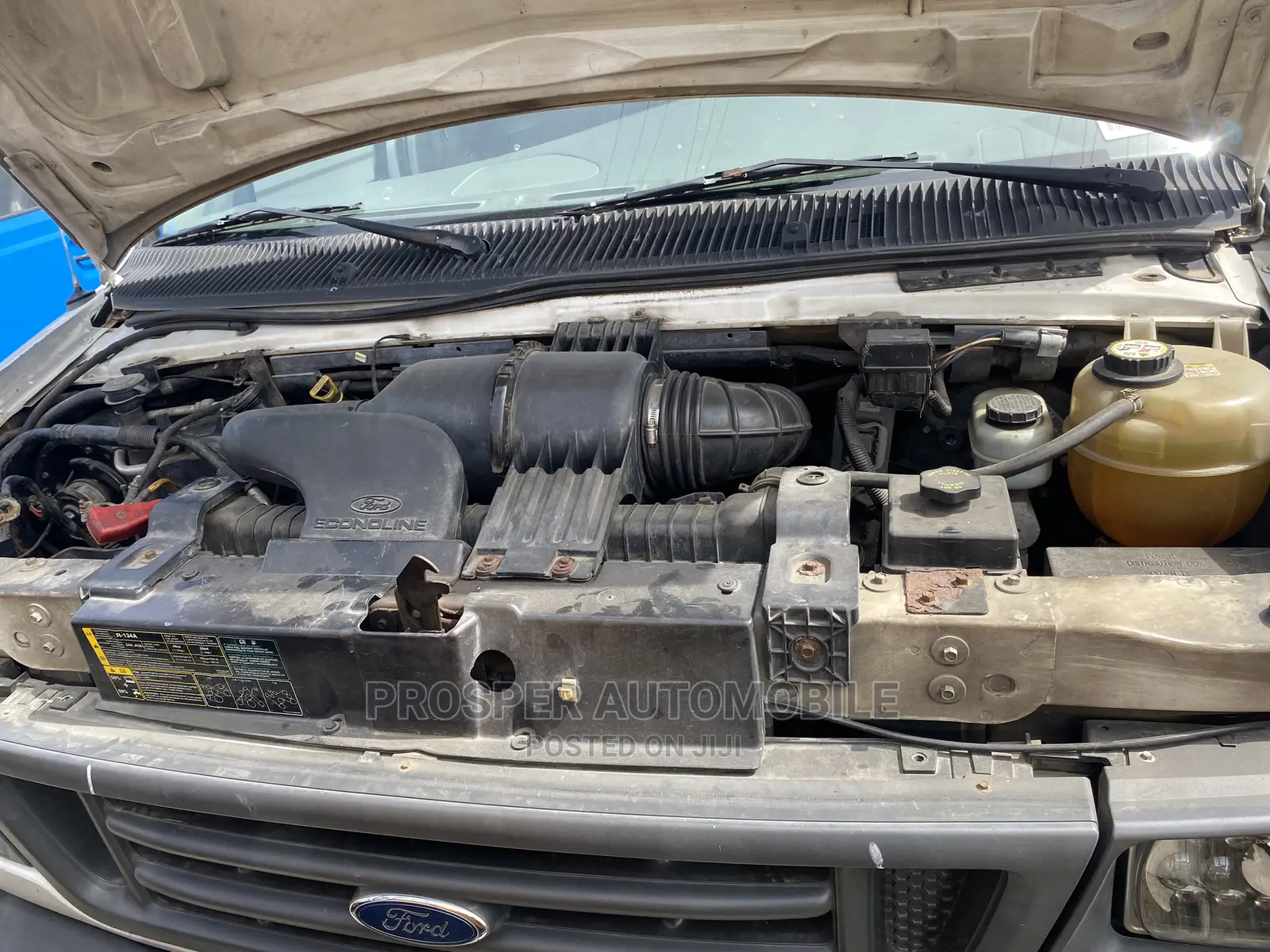 Ford E250 2005 White