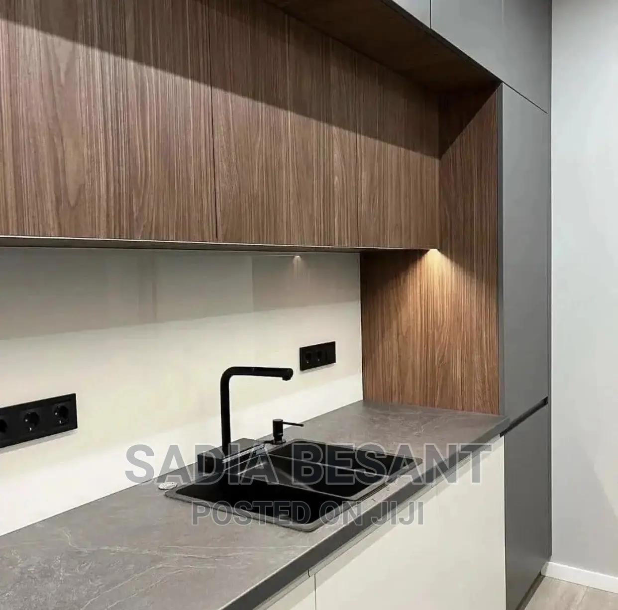 Modern Kitchen Design With Accessories