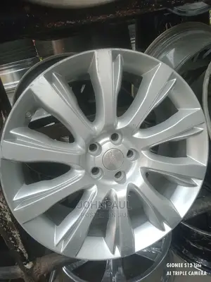 Range Rover 275/46/21