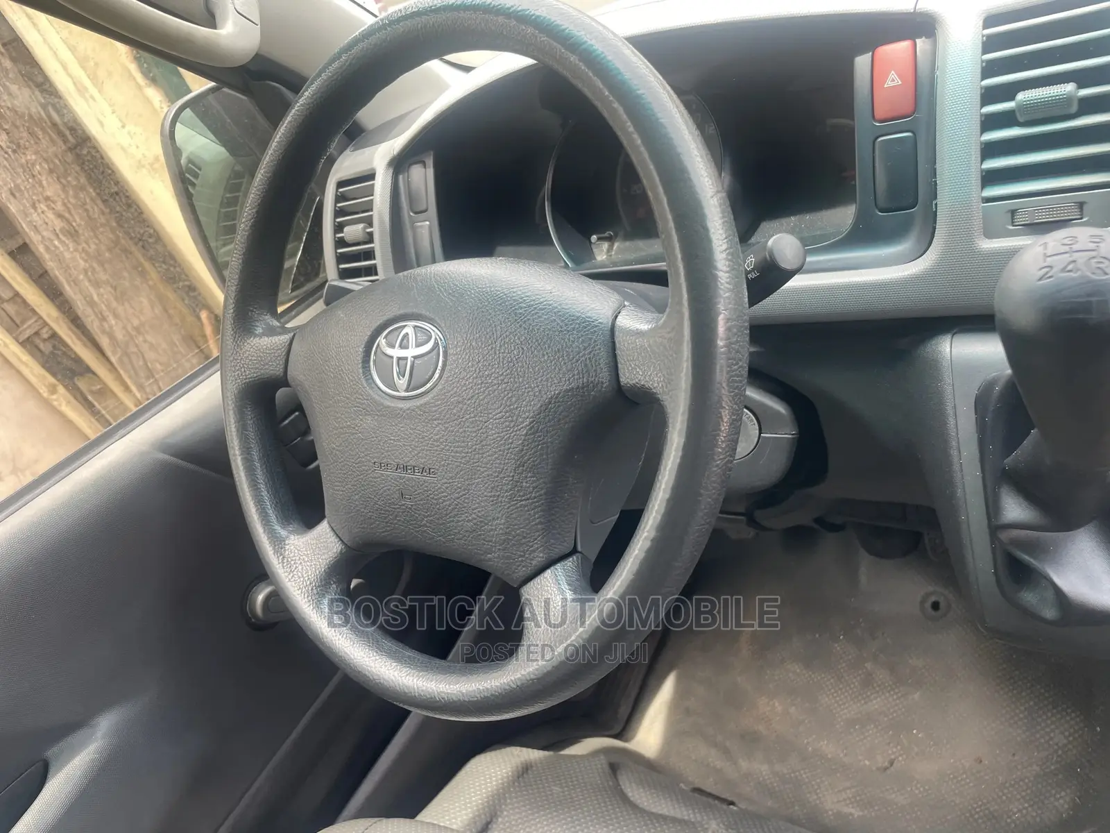 Toyota HiAce 2014 White
