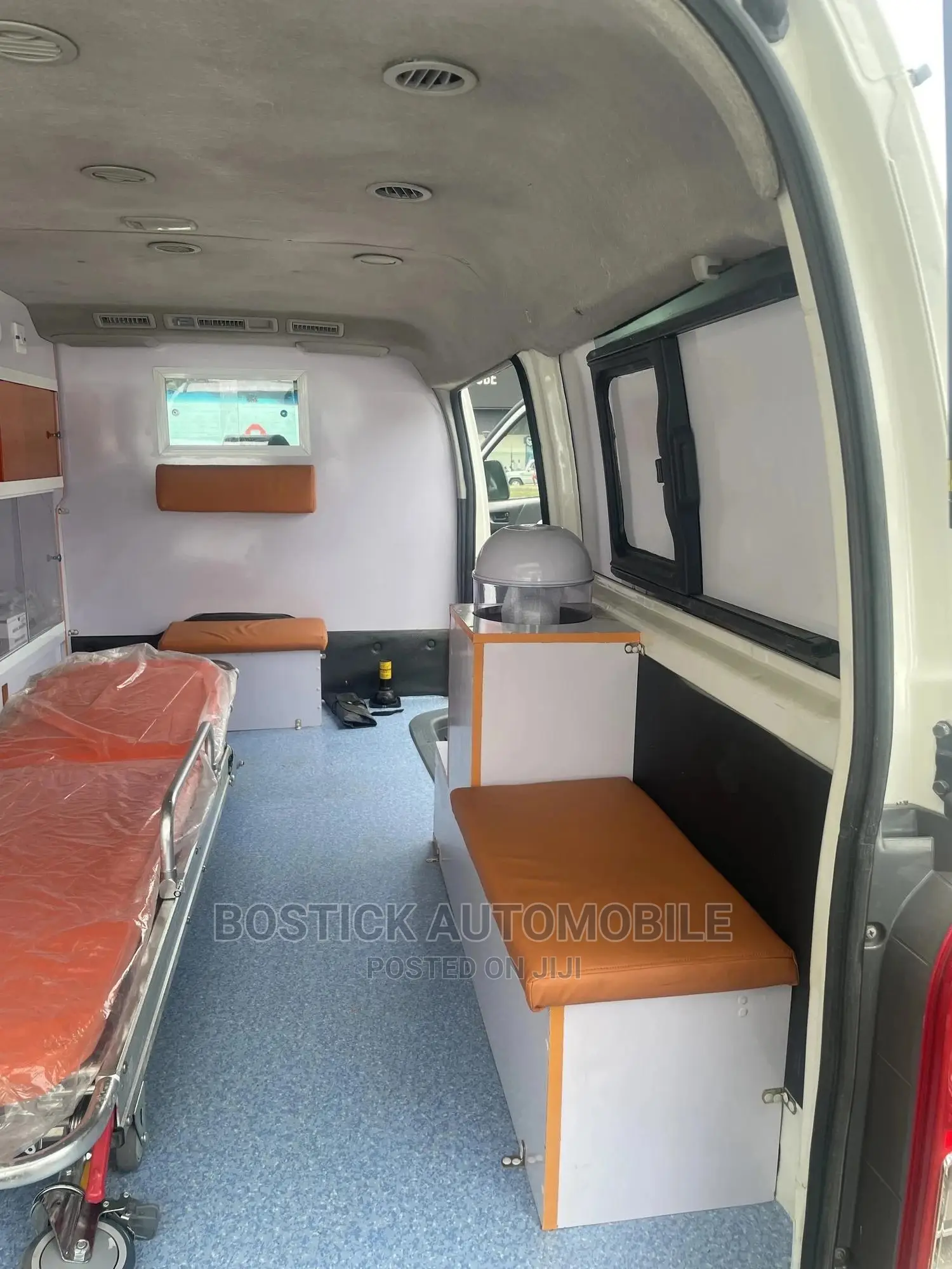Toyota HiAce 2014 White