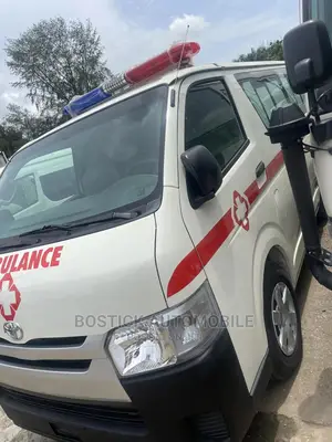 Toyota HiAce 2014 White