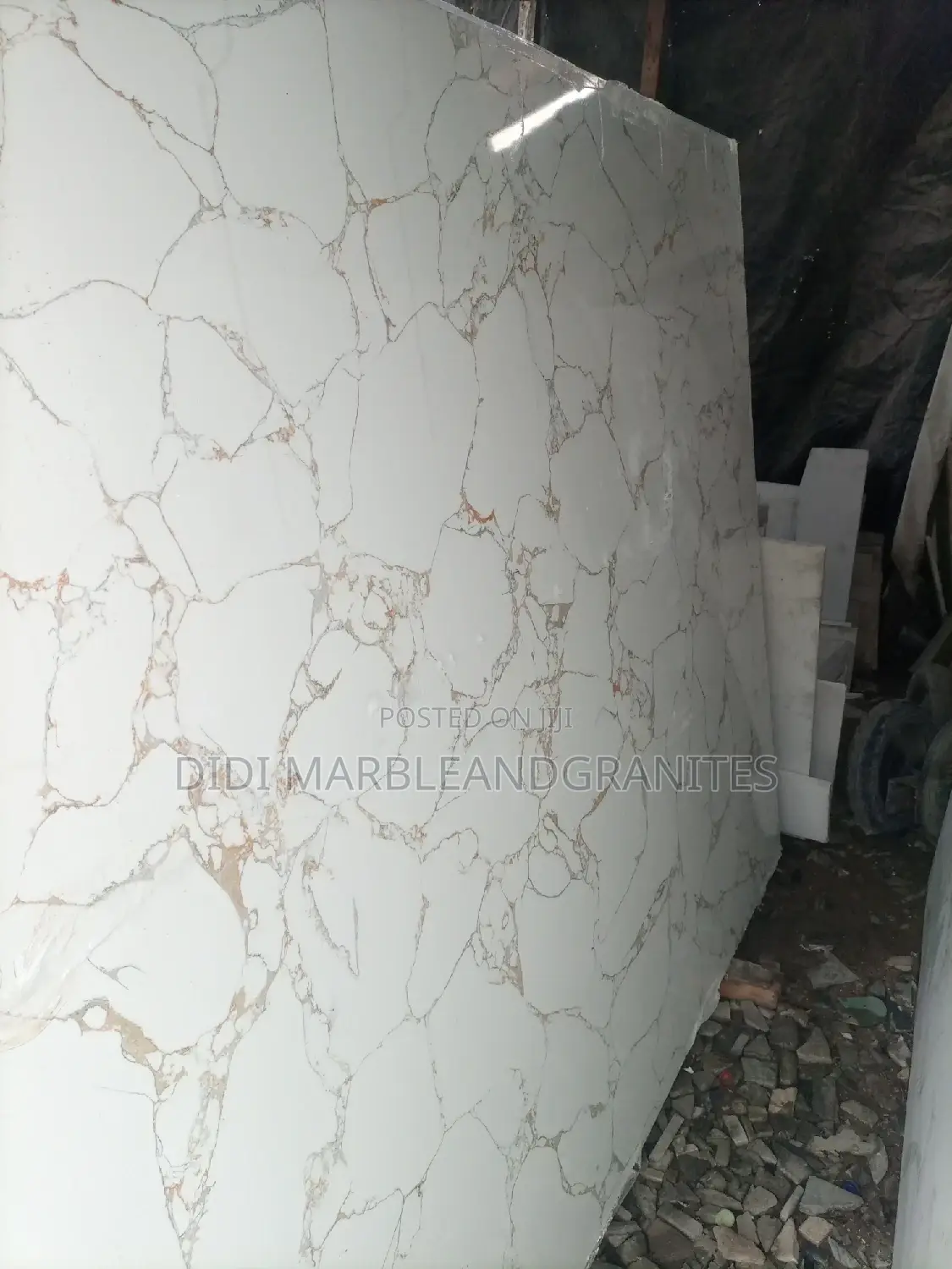 White Golden Wave Quartz for Kitcehn Counter Top