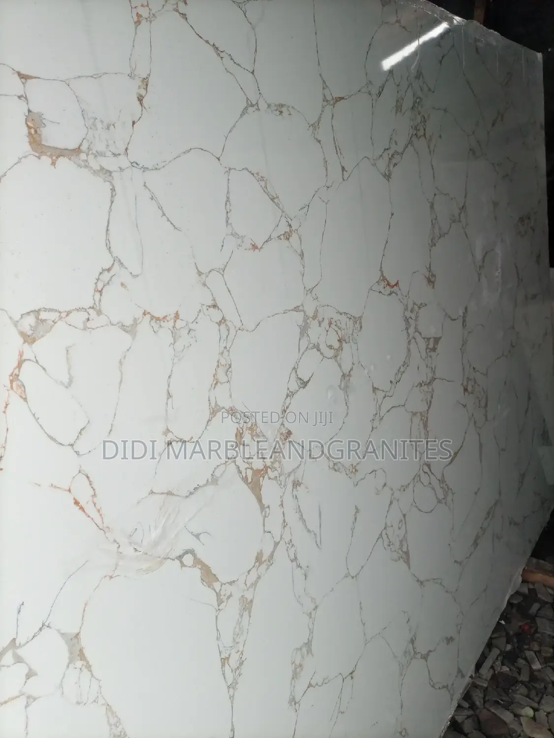 White Golden Wave Quartz for Kitcehn Counter Top