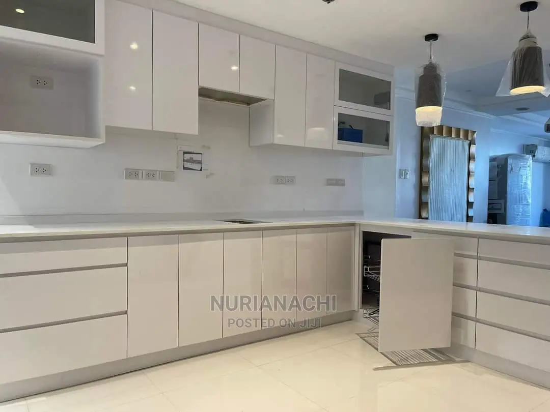 Quality Fitted Kitchen, Cost in Linear Meter