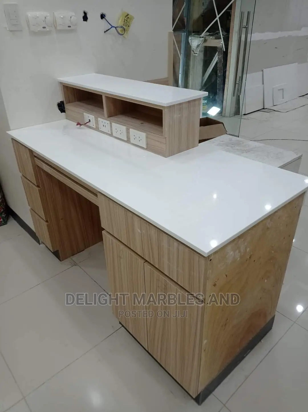 Plain White Round Kitchen Countertops