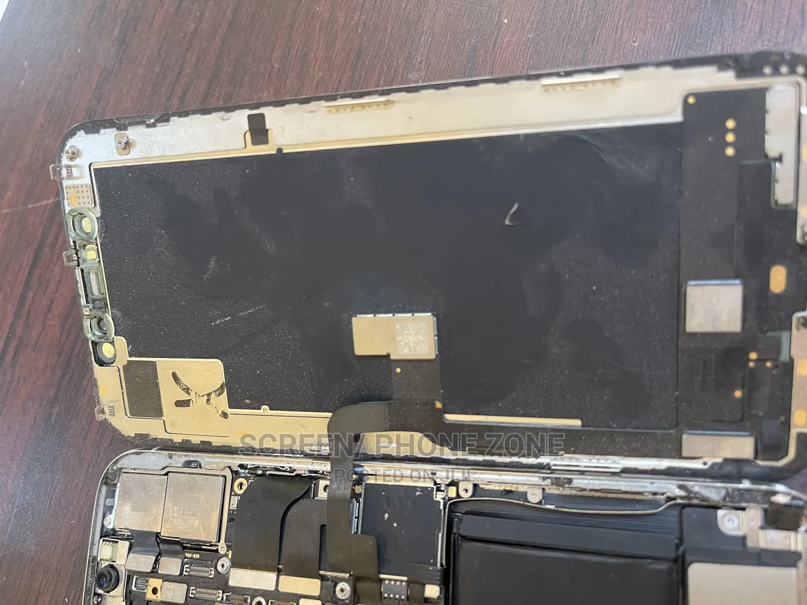 iPhone Xs Screen Replacement With Line