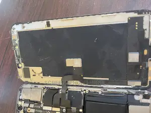 iPhone Xs Screen Replacement With Line