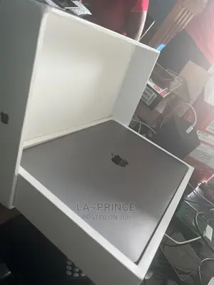 Laptop Apple MacBook Pro 2022 M2 8GB Apple M2 SSD 256GB