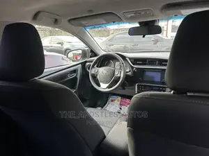 Toyota Corolla SE (1.8L 4cyl 6M) 2018 White