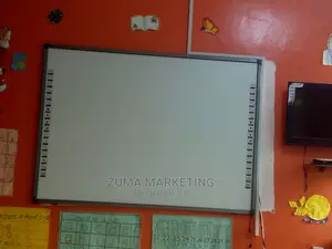 LEAD SMART Interactiv Whiteboard With Projector