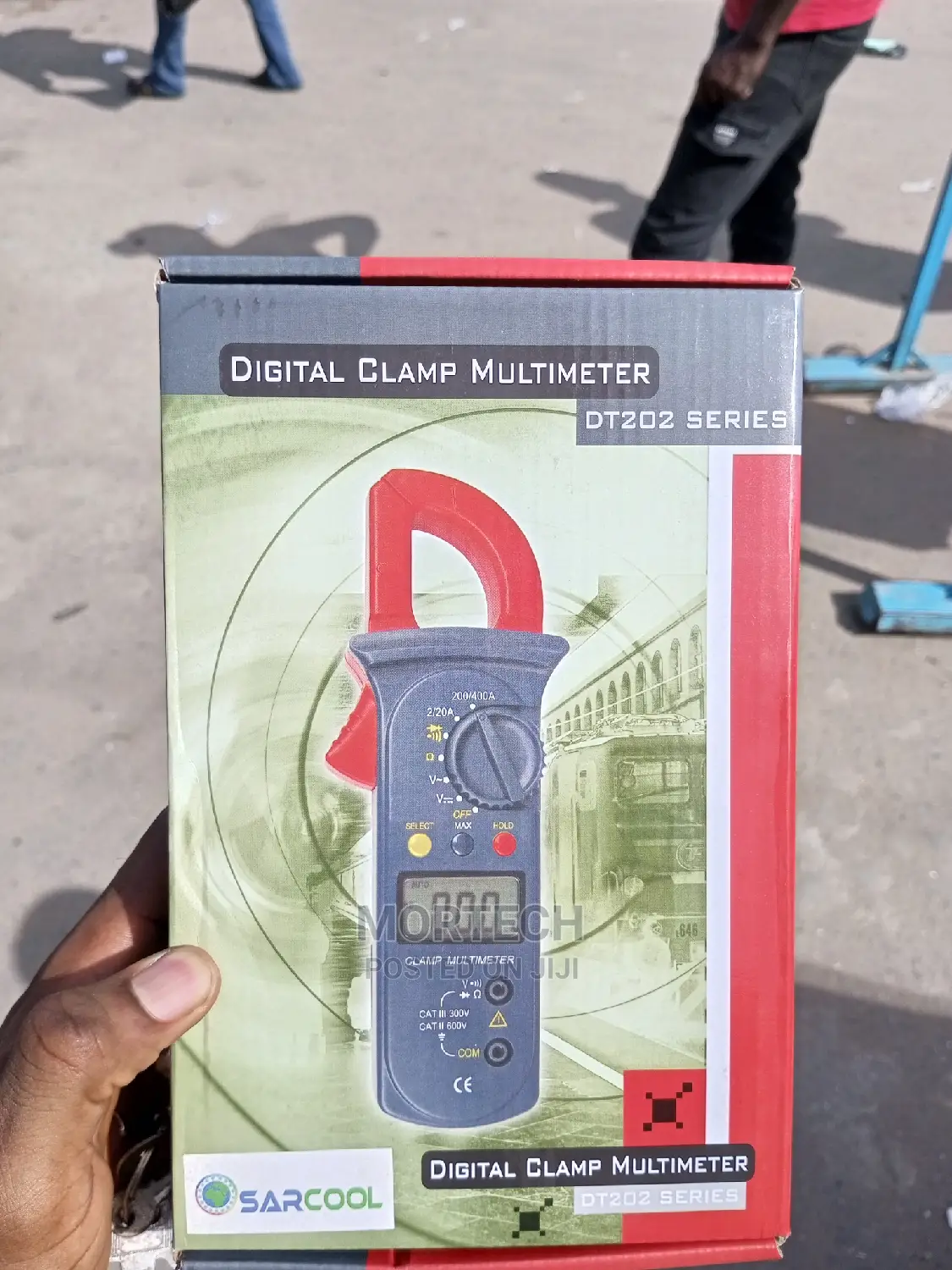 Astroai 2000 Counts Digital Clamp Meter, Model DT202
