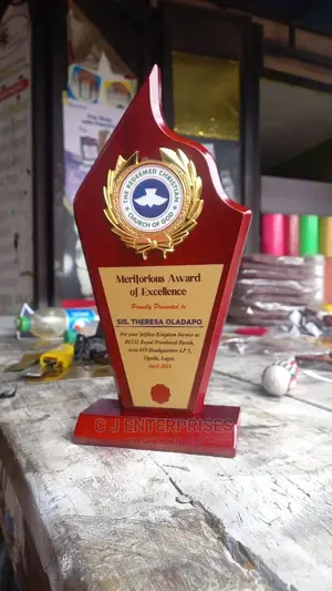 Wooden Award Plaque Y7