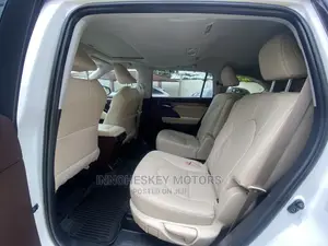 Toyota Highlander Limited 2021 White
