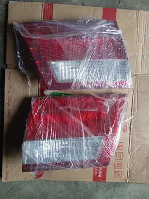 Pair of Both Lamps 2005--07 Honda Odyssey