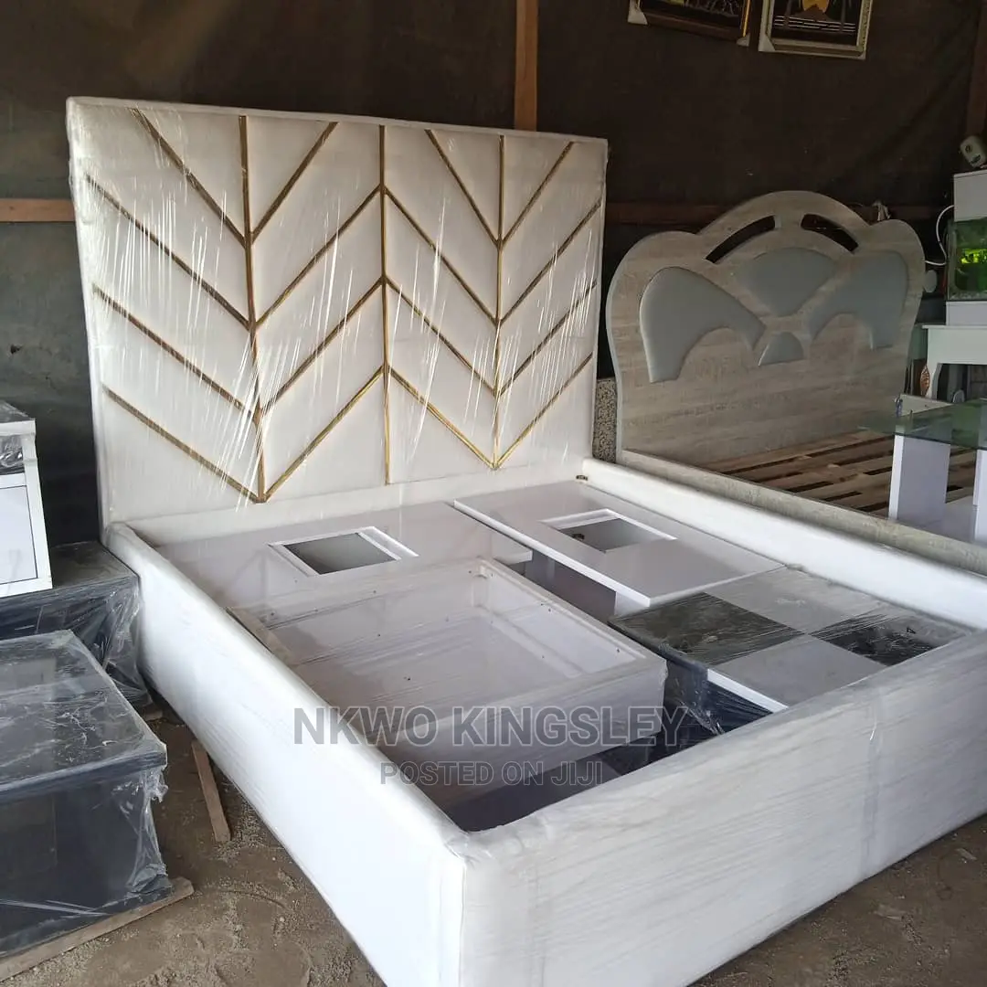Quality 4.5 X 6ft High Back Rest Padded Bedframe.