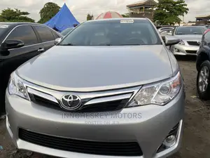 Toyota Camry XLE V6 4dr Sedan (3.5L 6cyl 6A) 2012 Silver