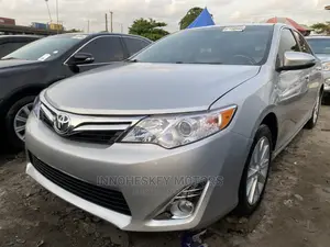 Toyota Camry XLE V6 4dr Sedan (3.5L 6cyl 6A) 2012 Silver