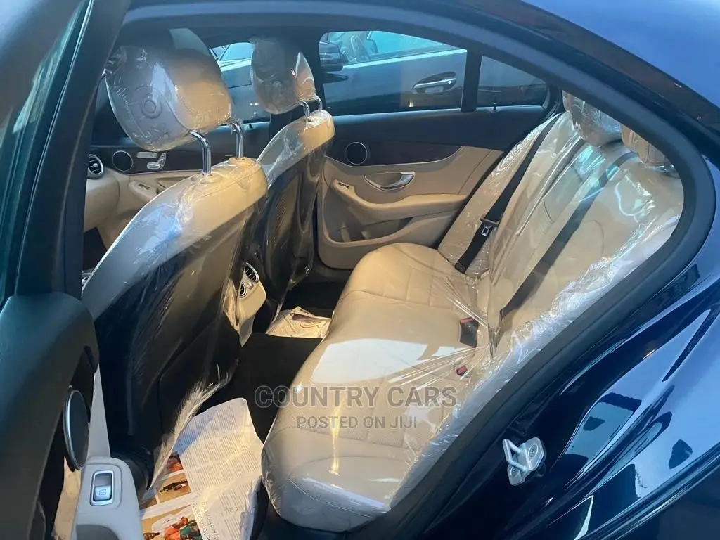 Mercedes-Benz C300 2016 Blue