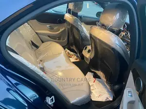 Mercedes-Benz C300 2016 Blue