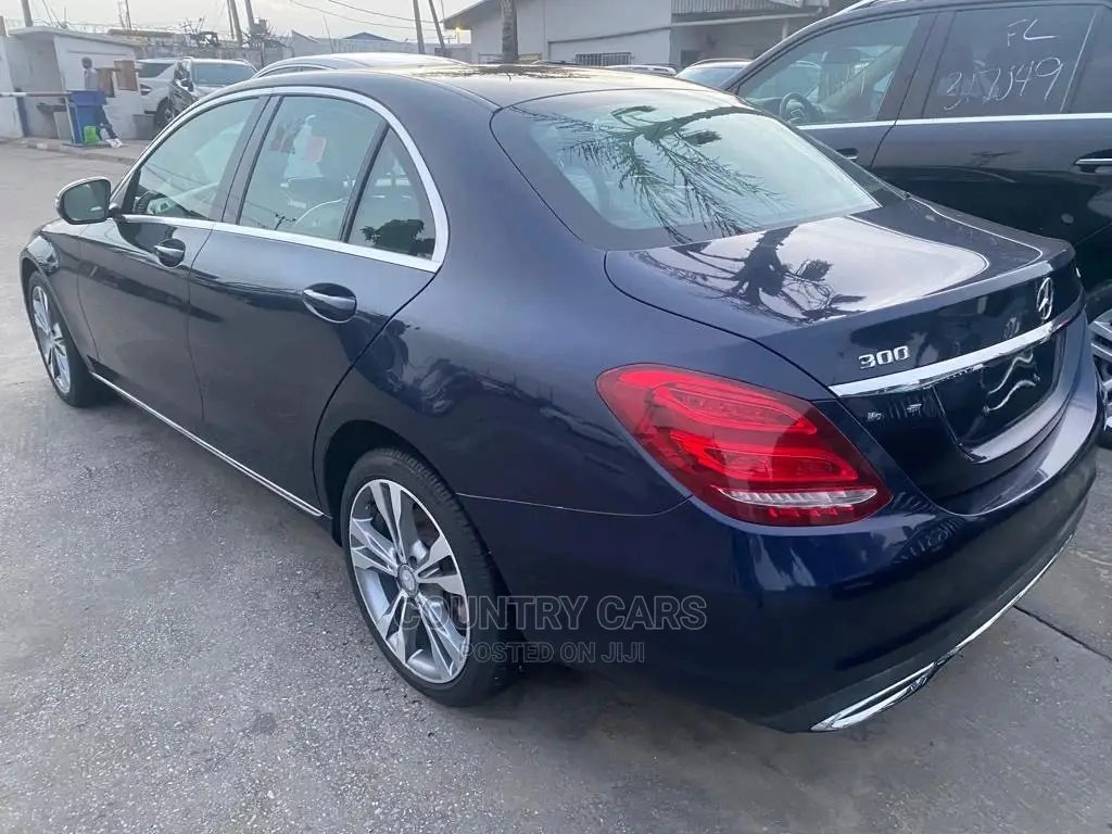 Mercedes-Benz C300 2016 Blue