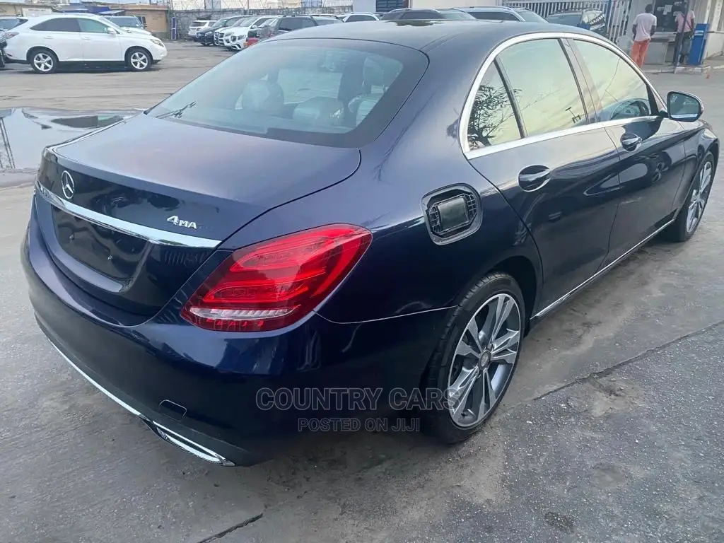 Mercedes-Benz C300 2016 Blue
