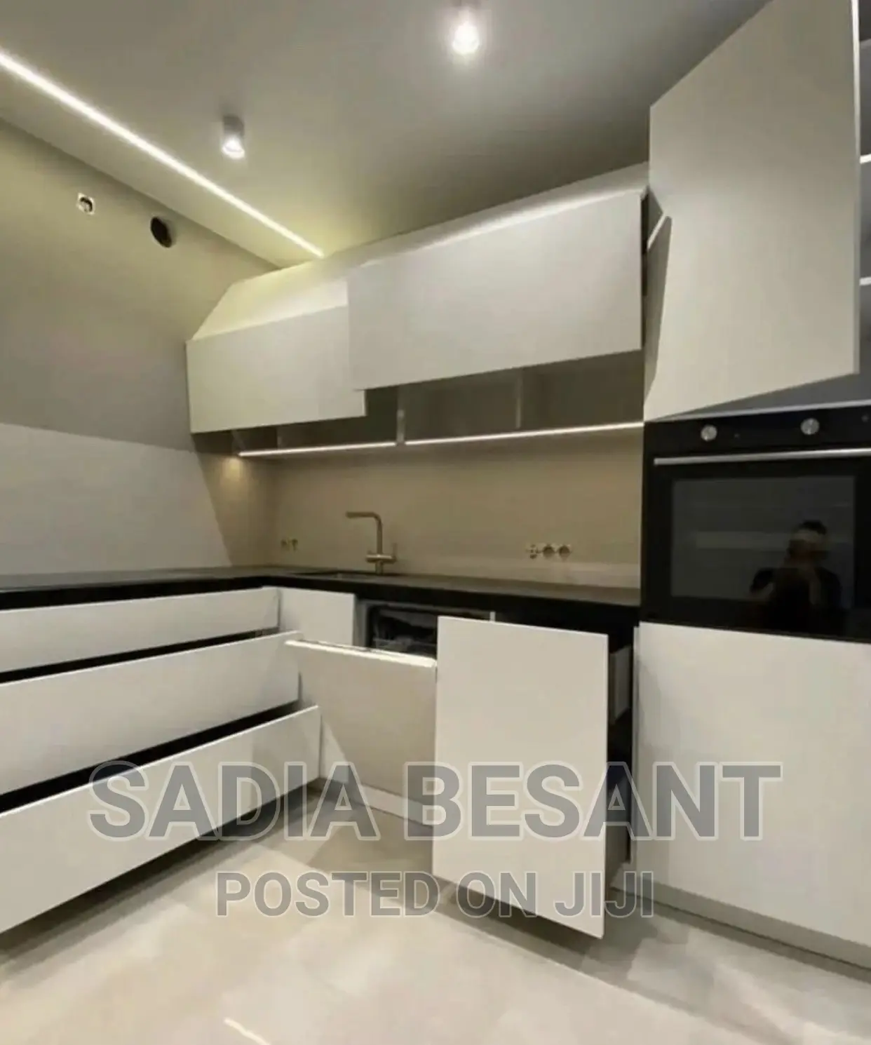 Contemporary Kitchen Design With Accessories