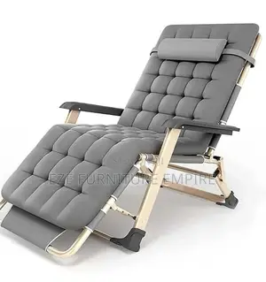 Relaxing Cushioned Lounge Chair