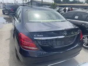 Mercedes-Benz C300 2016 Blue