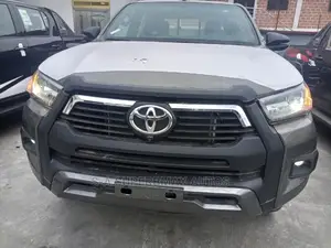New Toyota Hilux 2023 Green