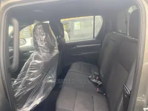 Toyota Hilux 2022 Green