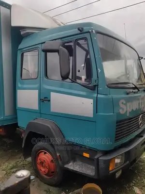 M/Benz 814 Truck Double Cabin 6tyers Container Body 22feet