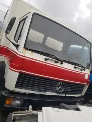 M/Benz Truck 814 6tyers 6bolit 22feet Long Chassis