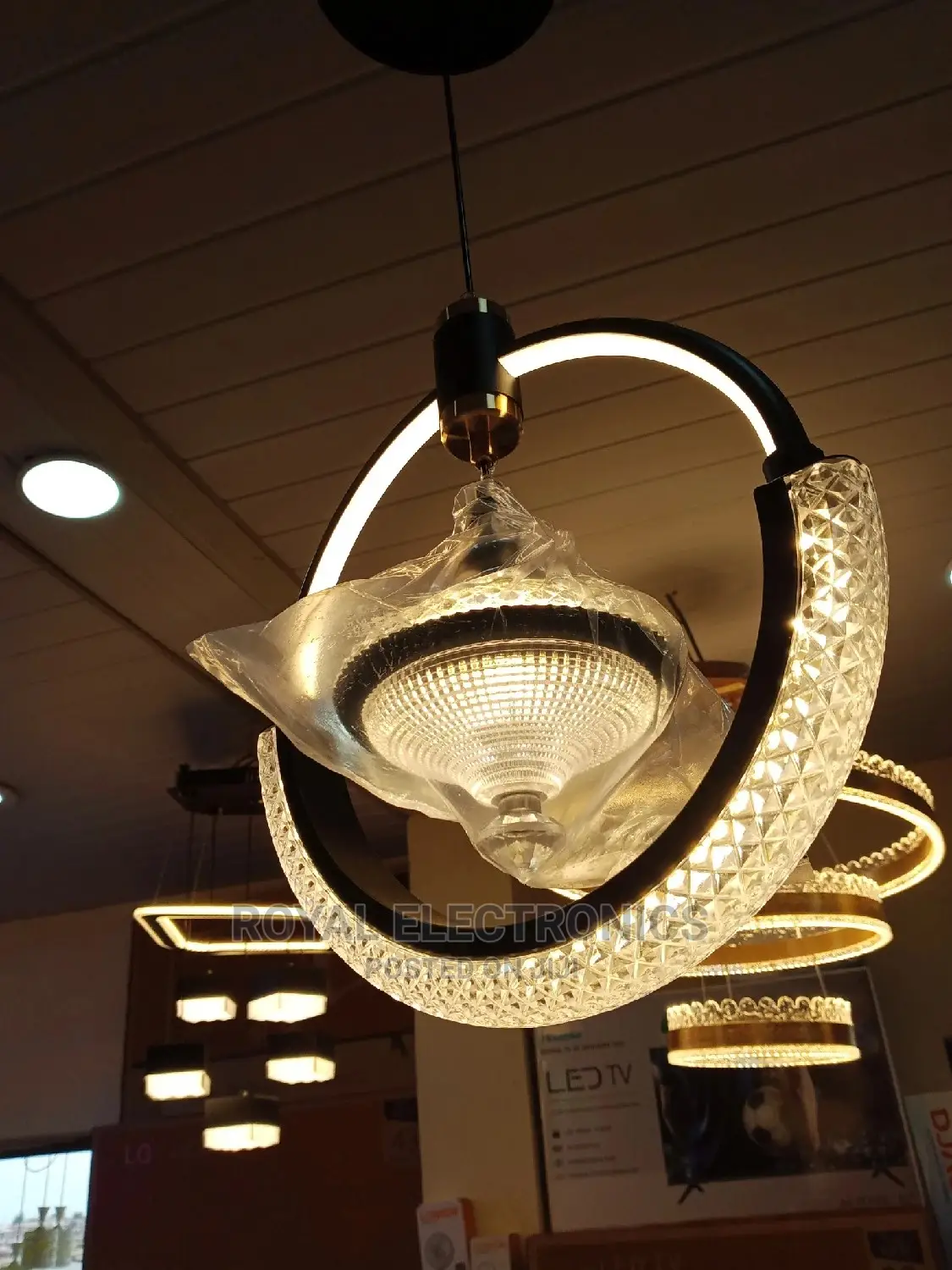 World Class Chandelier Light