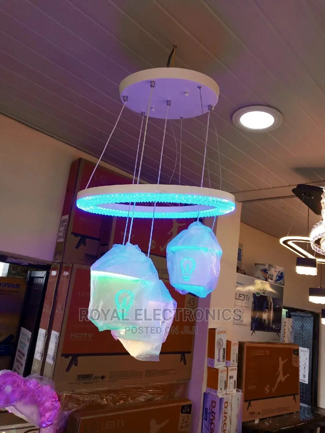 World Class 4-Box Chandelier Light