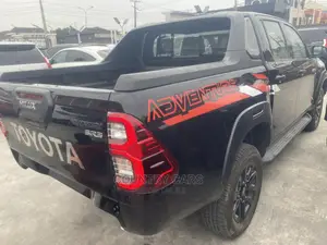 Toyota Hilux 2022 Matt Black