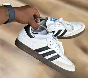 Adidas Sneakers