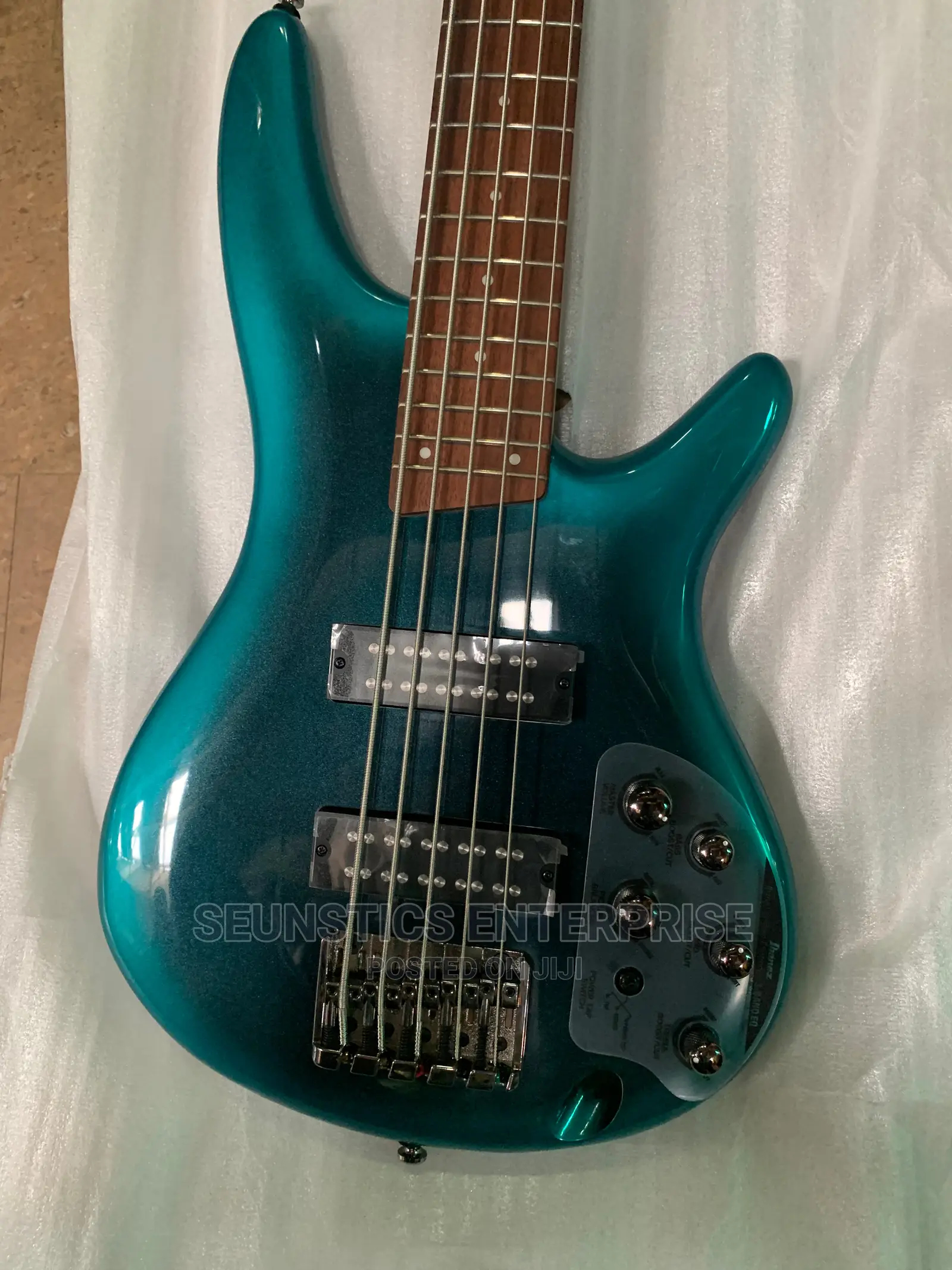 Professional Ibanez SR305EB Five String Active Bass Guitar