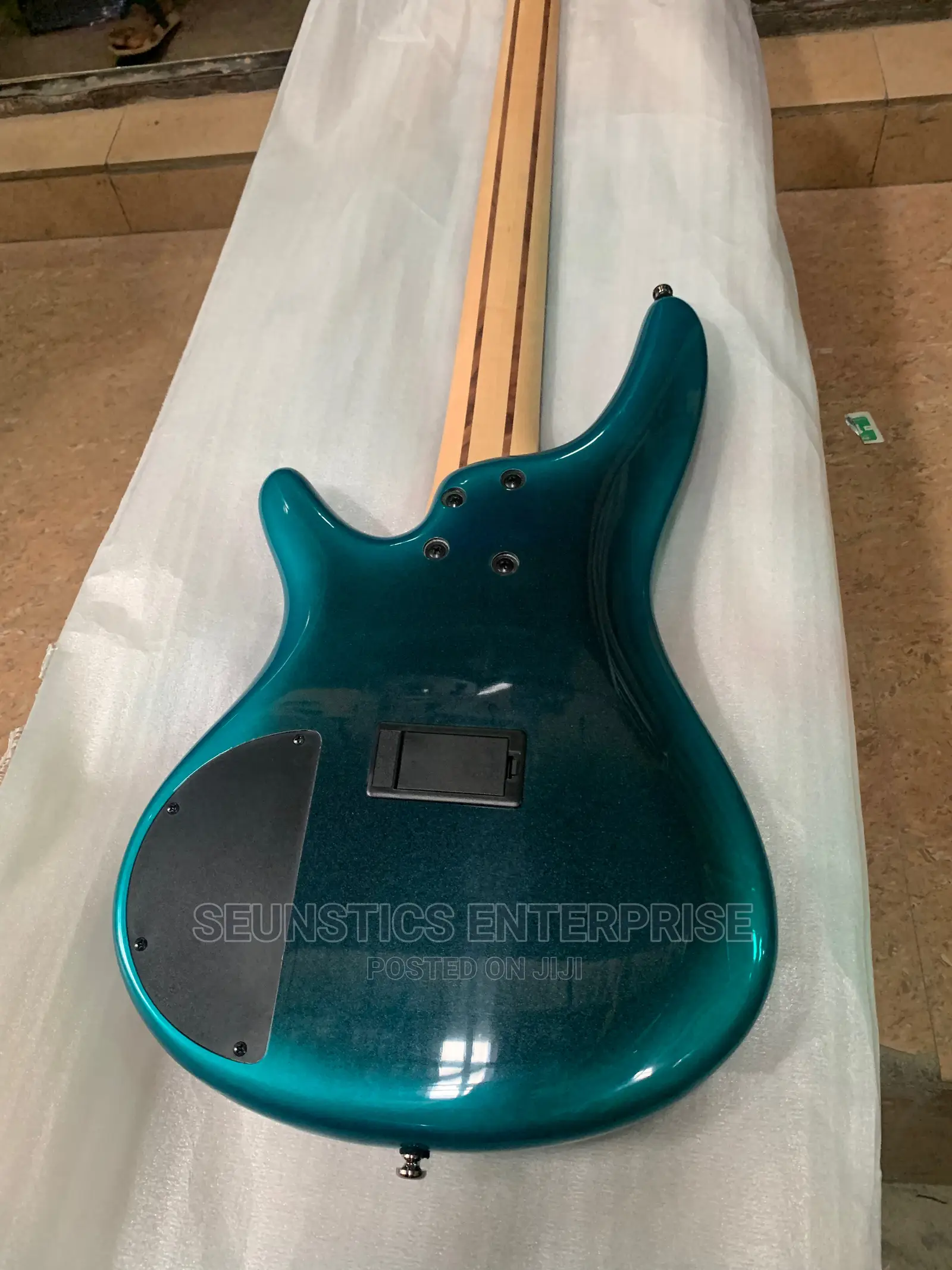 Professional Ibanez SR305EB Five String Active Bass Guitar