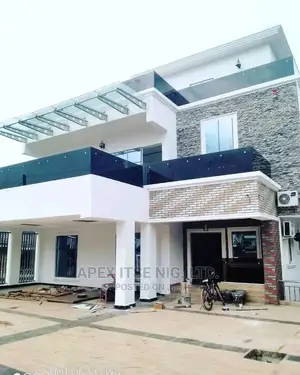 Grey Glass Balcony Rails