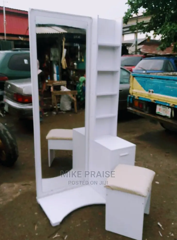 Quality Dressing Mirror With Light
