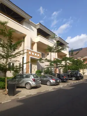 4bdrm Townhouse / Terrace in Apo District for rent