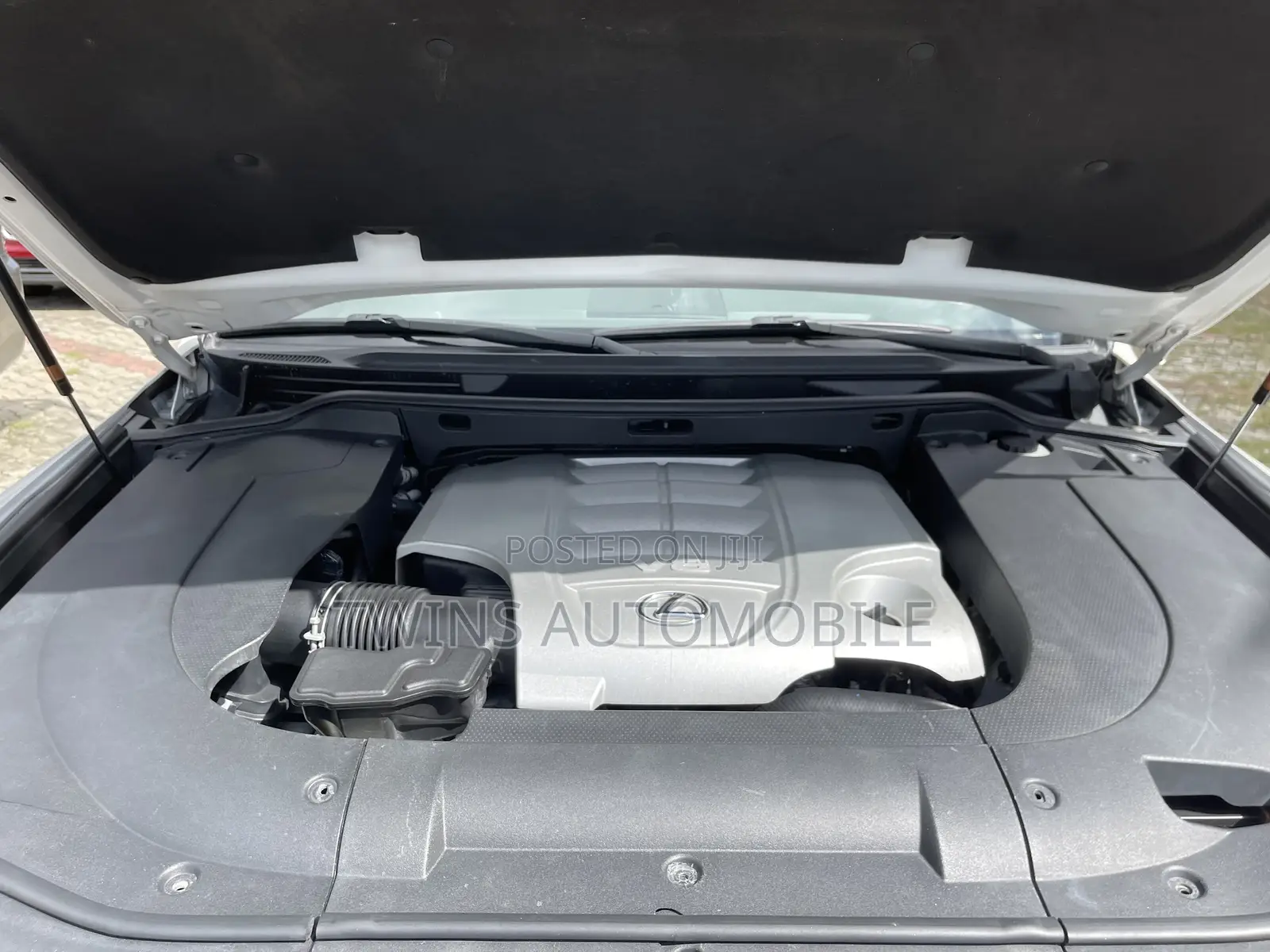 Lexus LX 570 AWD 2014 White