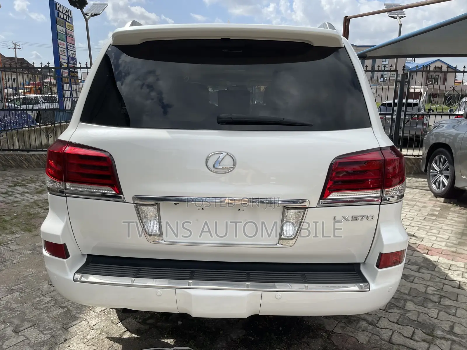 Lexus LX 570 AWD 2014 White