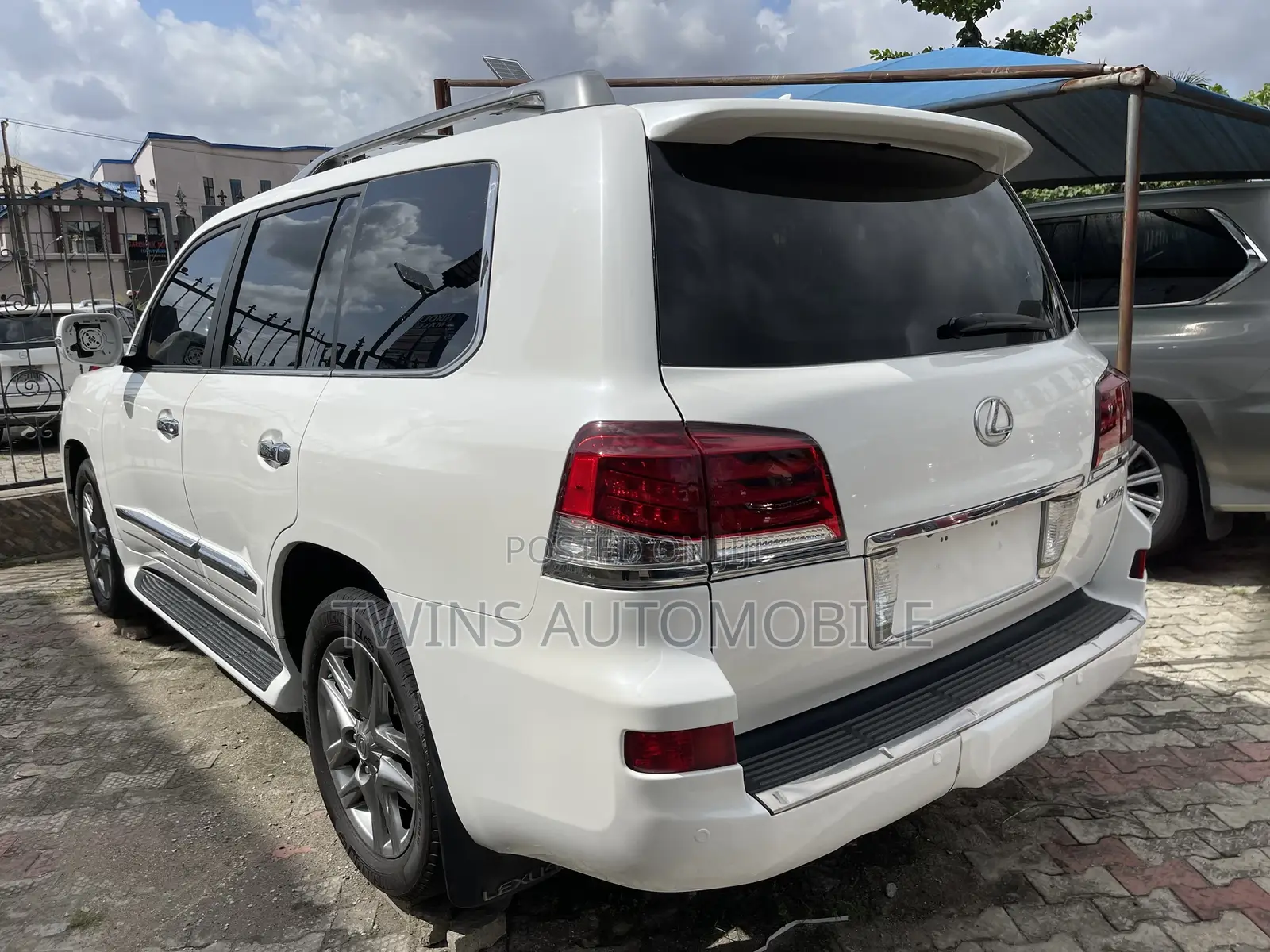 Lexus LX 570 AWD 2014 White