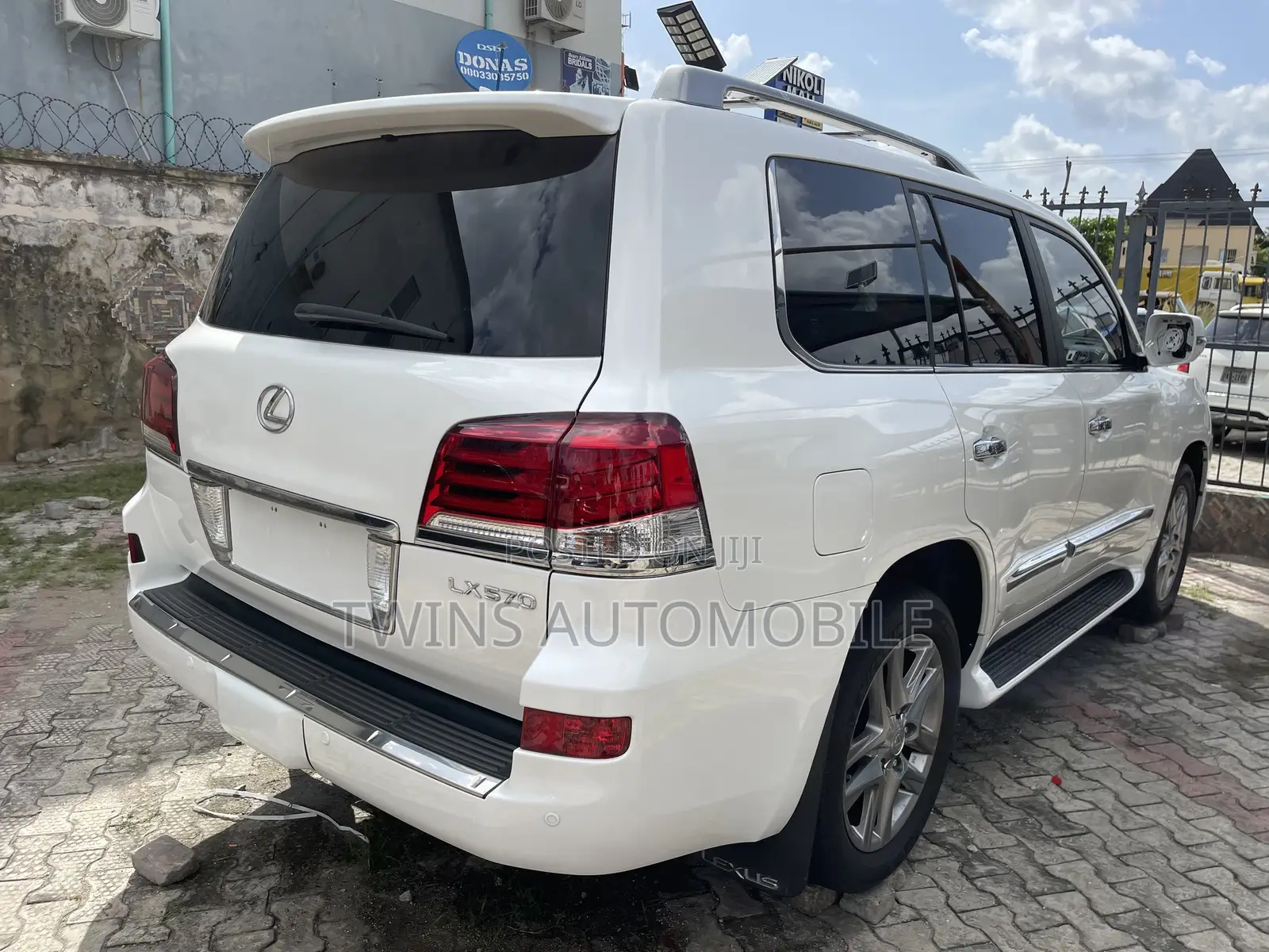 Lexus LX 570 AWD 2014 White