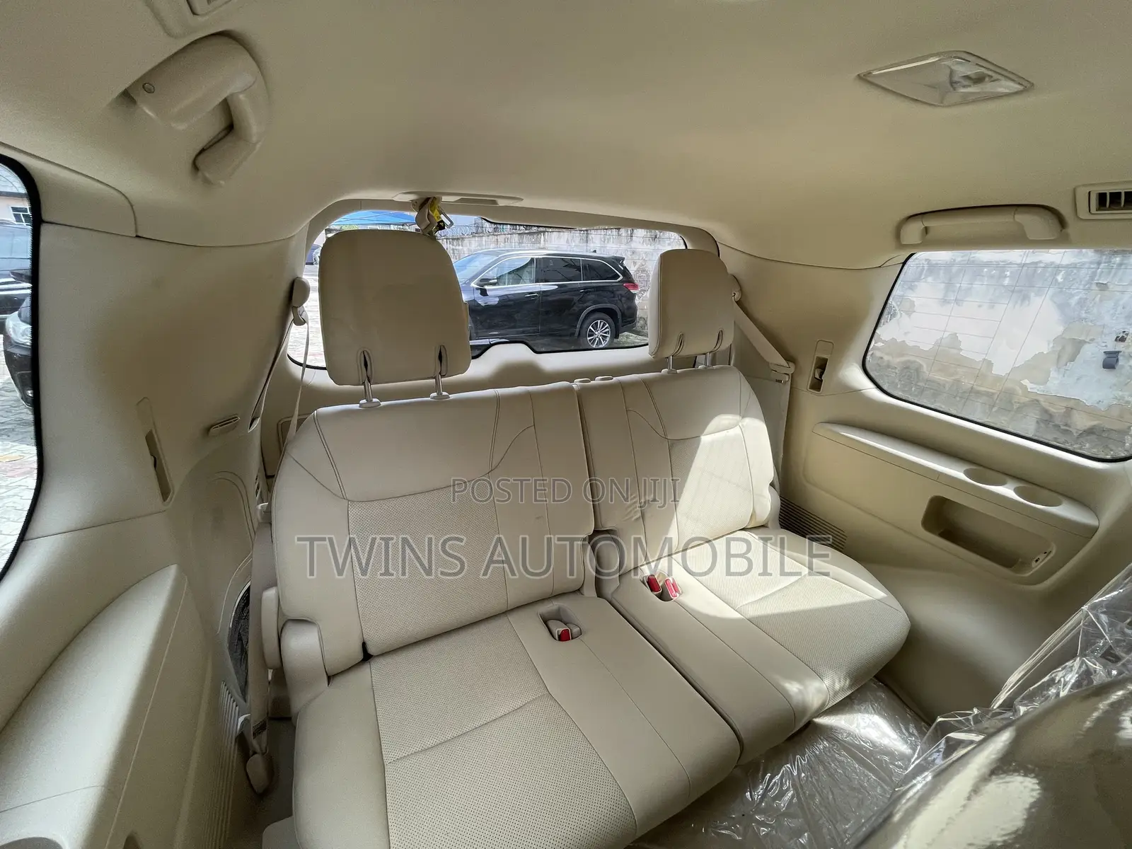 Lexus LX 570 AWD 2014 White