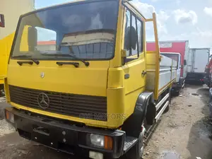 Mercedes Truck 16feet Yellow